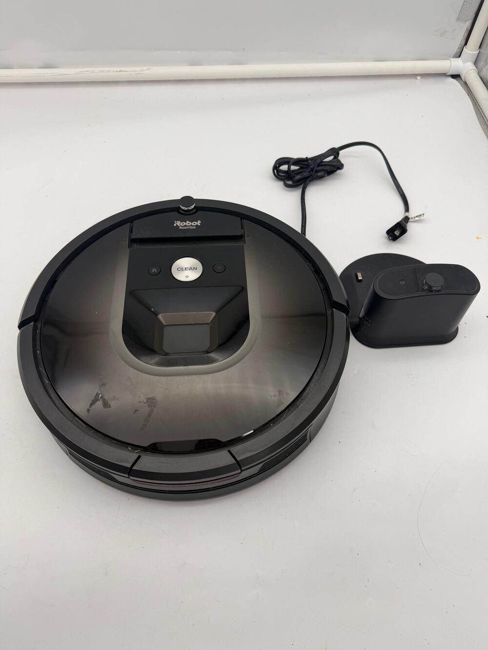 IRobot Roomba 980 Robotic Cleaner Wi-Fi With Dock and Batter Charger